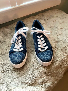 Nine West Gatspy Platform Sneaker Blue & White